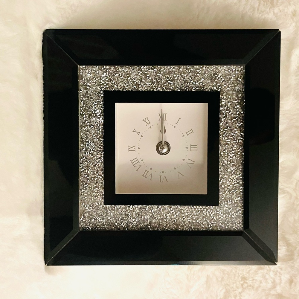 ✨NEW✨ Elegant Crushed Diamond Table Clock, Silver Glitter -  8"x8”